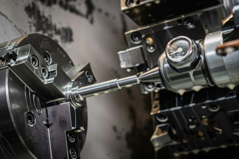 Trends bei CNC-Maschinen: Was Hersteller 2026 erwartet a close-up of a machine