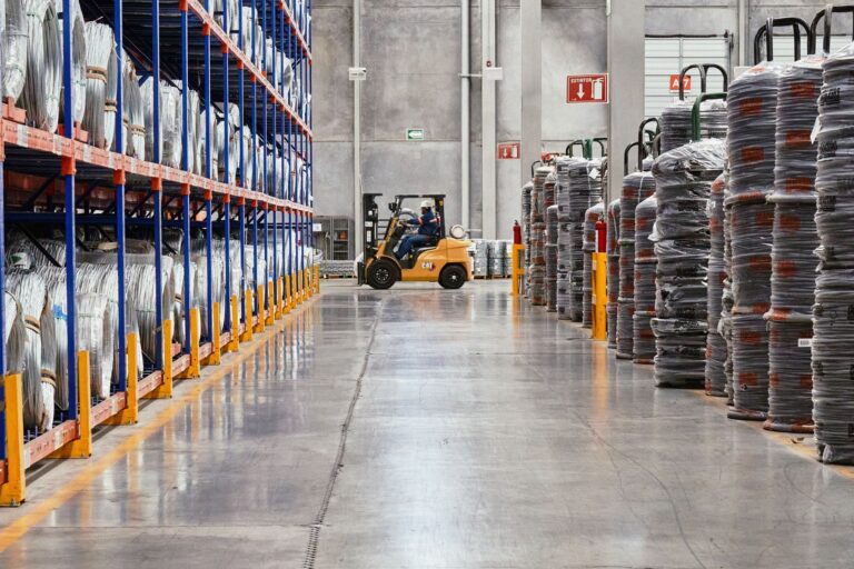 Lagertechnik im Fertigungsbetrieb: Flurförderzeuge bedarfsgerecht auswählen und einsetzen gabelstapler mieten – Lagertechnik im Fertigungsbetrieb: Flurförderzeuge bedarfsgerecht ausw