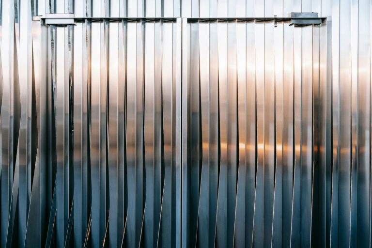 Gehäusematerialien im Vergleich: Aluminium vs. Kunststoff in der Industrieelektronik Aluminiumgehäuse – Gehäusematerialien im Vergleich: Aluminium vs. Kunststoff in der Indus