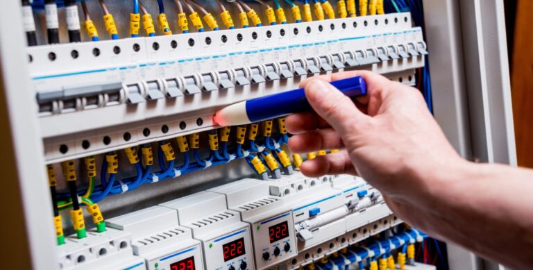 EMV-gerechte Kabeleinführung im Schaltschrankbau: Worauf es ankommt